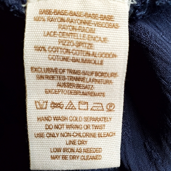 Free People Oversized Victorian, vintage-inspired design look at all this detail - Picture 15 of 16